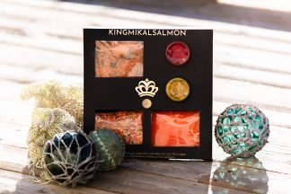 Geschenkbox mit 1 Glas Senfsauce und 1 Glas Apfelgelee und 3 Sorten Lachs nach Wahl, je ca. 300-400 g